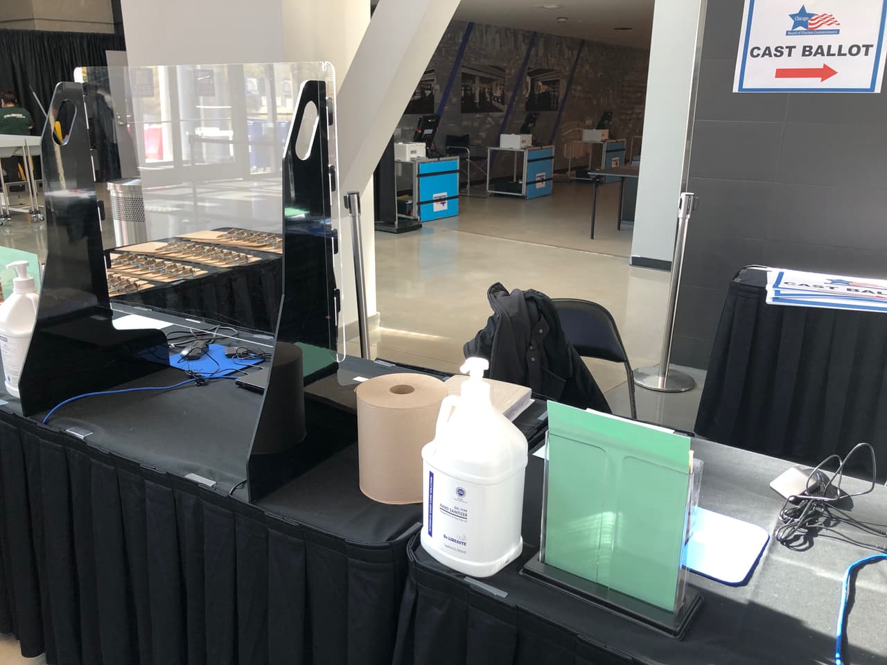 Todas las pautas de seguridad de covid-19 de los Centros para el Control y la Prevención de Enfermedades y el departamento de Salud Pública de Illinois estarán vigentes en el United Center.
<br>