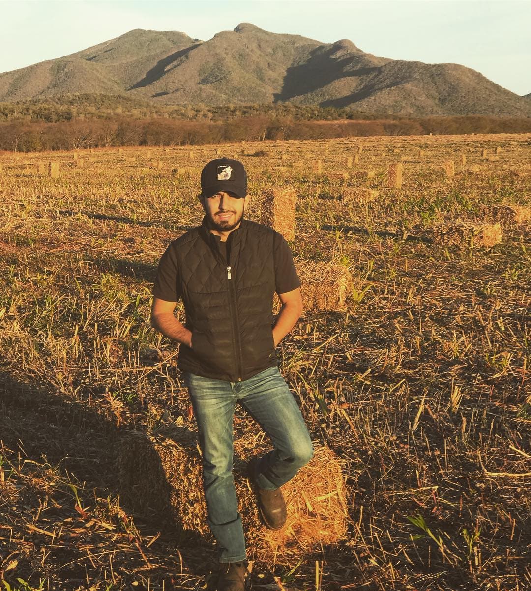 “Es bonito que la mujer ideal tenga un balance en todo, que le de el espacio a su pareja, y que ella también tenga sus propias pasiones", afirma.