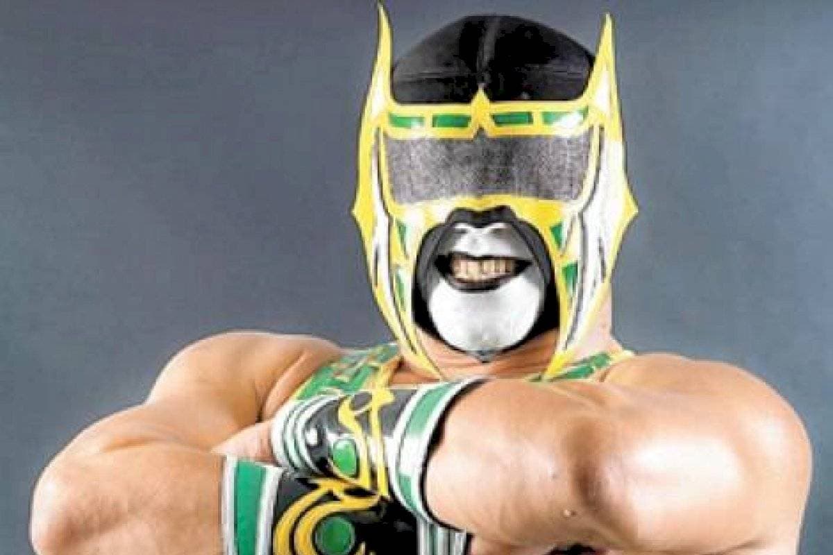 Abismo Negro fue un luchador profesional mexicano, propietario del gimnasio homónimo, de una escuela de lucha libre y conocido como "El rey del martinente". Su cuerpo fue encontrado boca abajo flotando en el agua, el 21 de marzo de 2009, en un río cerca de El Rosario, Sinaloa.