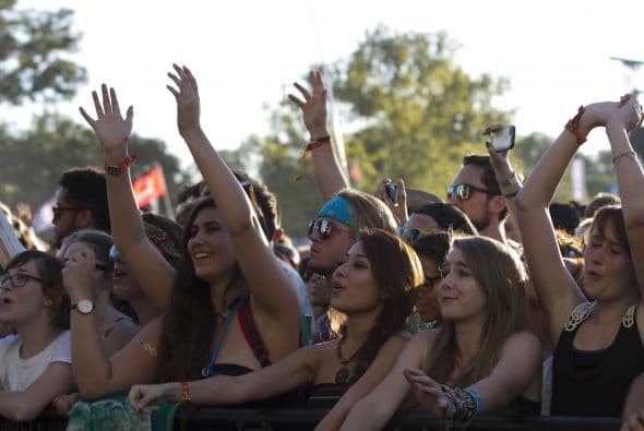 Mark Foster y los demás integrantes de la banda de indie rock Foster the People interpretaron sus mayores éxitos en el Austin City Limits este viernes.