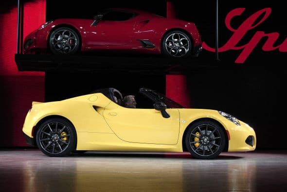 Alfa Romeo llevó la versión de producción del 4C Spyder que planea comercializar en EEUU.