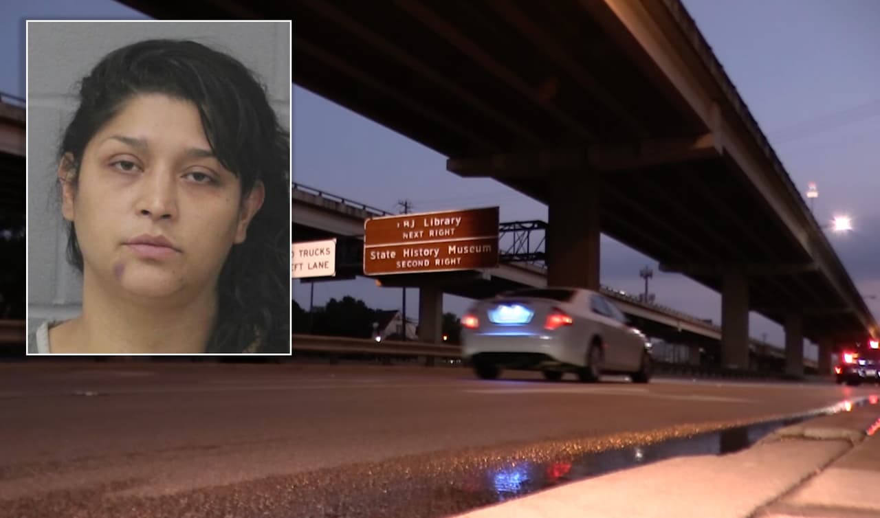 Niño de 4 años sale gateando de un auto volcado luego de que su mamá se fuera de la escena, según autoridades