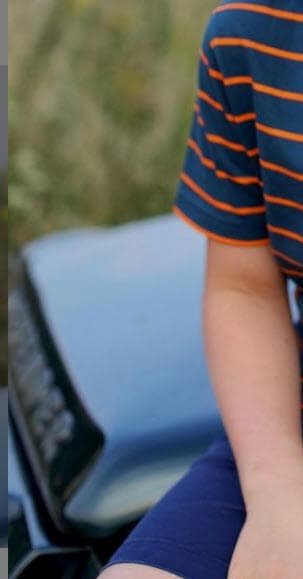 Pero la imagen encerró un detalle aún más especial, pues lo muestra sentado en un 
<b><a href="https://www.univision.com/famosos/principe-philip-land-rover-funeral-fotos" target="_blank">vehículo todoterreno muy similar al de su bisabuelo</a></b>, el duque de Edimburgo. 
<br>