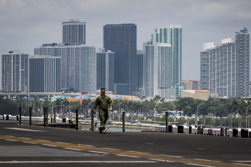 A las personas que tengan boletos para los recorridos, se les recuerda que nadie subirá a las embarcaciones en chanclas o zapatos abiertos. Buscan evitar un accidente. Si llega y le impiden pasar porque no tiene zapatos cerrados, no arme un escándalo porque se advirtió.