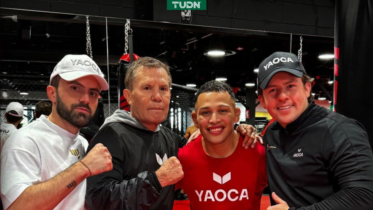 Julio César Chávez entrena con Lazy Boy para enseñarle golpes