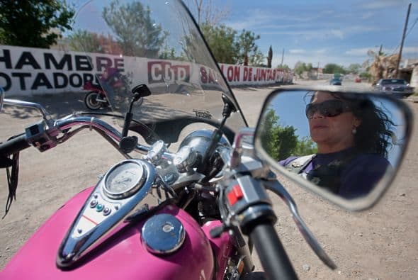 Ayudar a los más débiles de la sociedad es casi como una obligación para Isabel Lucero, cofundadora del motoclub. "Darle algo a cualquiera que tenga la necesidad es una satisfacción personal, pero también le das ejemplo a los niños. Espero que mañana estos niños se vuelvan personas de bien que ayuden a sus semejantes", dijo Granados.