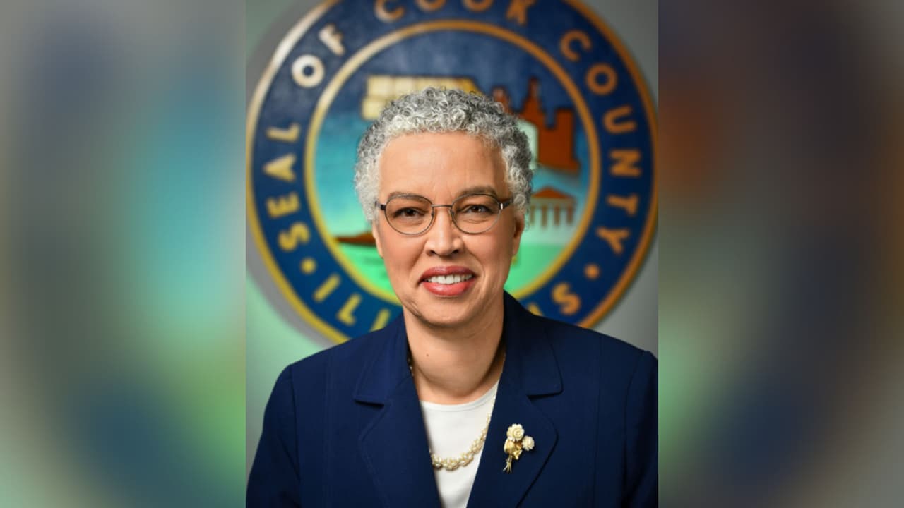 "Mientras el veredicto no trae a George Floyd de vuelta, hoy es un recuerdo para los afroamericanos y latinos de America que, a veces, con un esfuerzo monumental por parte de la gente, un verredicto refleja el verdadero significado de que la justicia puede ser atribuida", manifestó la presidenta de la junta del condado Cook, Toni Preckwinkle.