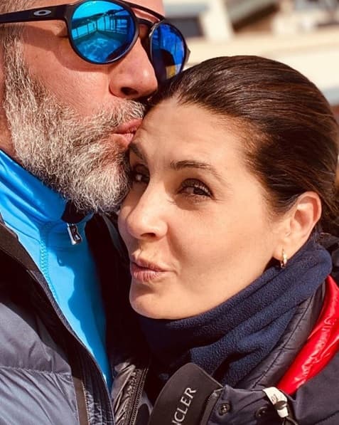 Sobre los cumplidos de la 
<b><a href="https://www.univision.com/famosos/quitese-vieja-zorra-itati-cantoral-revive-iconico-personaje-de-maria-la-del-barrio-en-redes-sociales-video"> intérprete de Soraya Montenegro</a></b> a Mayrín Villanueva, su esposo apuntó: "Yo sé lo que tengo y
<b> no necesito que nadie me lo diga</b>".