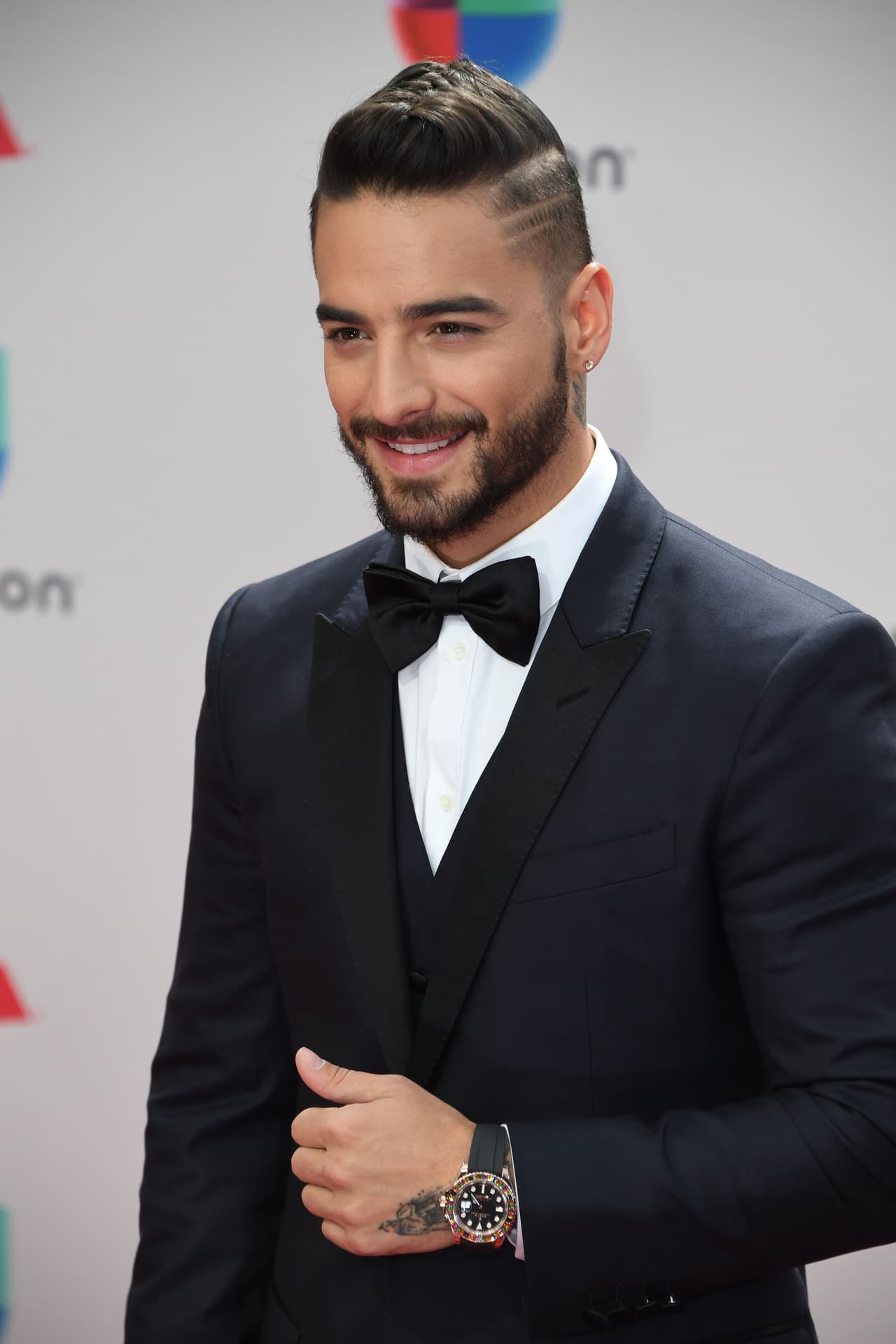 Maluma. El reggaetonero impresionó con un poderoso dueto junto a Thalía en 2016. Ese mismo año, se unió a sus otros colegas colombianos en un homenaje a Carlos Vives pues ese año Vives recibía el Premio a la Excelencia.