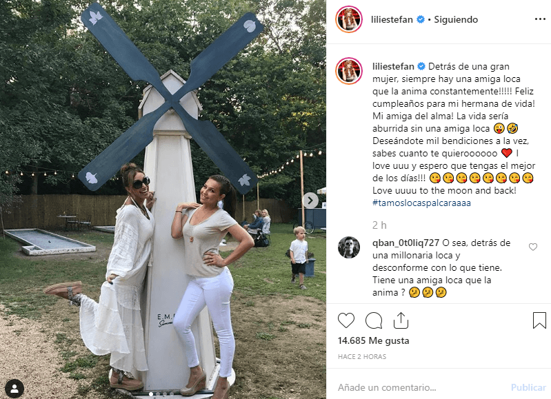 A través de Instagram, La Flaca compartió una serie de fotografías acompañada por la cantante mexicana y una felicitación.