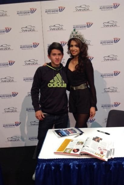 Marisela regresó a casa feliz de haber tenido la oportunidad de asistir al auto show en Washington y sentir el calor de su gente. La reina se divirtió tomándose fotos con sus admiradores y repartiendo autógrafos.
