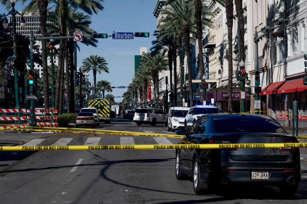 El Barrio Francés, cerca de Bourbon Street, está bloqueado desde la mañana del miércoles con una fuerte presencia policial y del FBI tras el ataque.