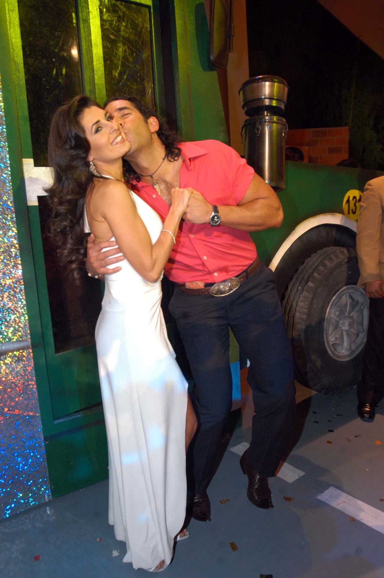 La relación de Sebastián Poza con Azul Guaita inició de la misma manera que la de Mayrín Villanueva y Eduardo Santamarina, quienes se conocieron en las grabaciones de la telenovela 'Yo amo a Juan Querendón'.