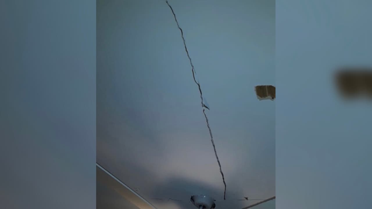 Techos cuarteados y paredes dañadas nos compartió a través de las redes sociales Mónica Portillo.