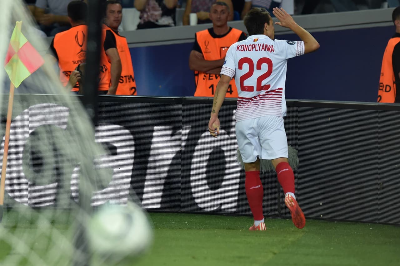 22 Yevhen Konoplyanka – El ucraniano jugó los últimos 22 minutos de la segunda parte y la prórroga, tras entrar en el 68 por un cansado Reyes. Reafirmó su condición de jugador competitivo y de gran calidad, y a pierna cambiada dio muchísima profundidad al ataque sevillista por la izquierda. Marcó el 4-4 a pase de Immobile. Calificación: 8.