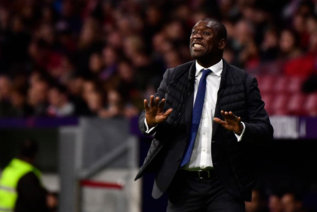 Clarence Seedorf ya sabe lo que es ser Merengue, visitó la casaca blanca durante varios años y con éxito. Ahora como entrenador, podría ser considerado. Su último trabajo defraudó en el Deportivo.