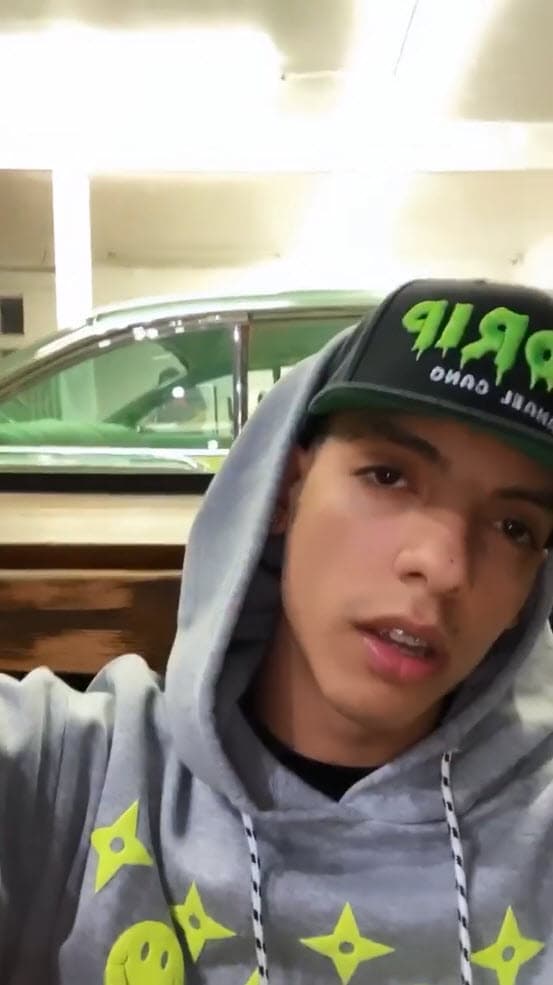 Hace unos días Natanael Cano, un joven de 19 años, 
<b><a href="https://www.univision.com/famosos/el-mas-duro-de-mexico-soy-yo-conoce-a-natanael-cano-el-cantante-que-entro-en-pleito-con-pepe-aguilar" target="_blank">se enredó en una polémica</a></b> con un veterano de la música regional mexicana, Pepe Aguilar. 
<br>