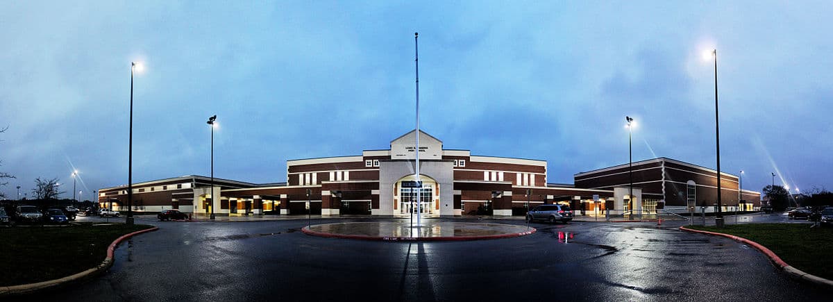 Persecución causa cierre de tres escuelas del NISD