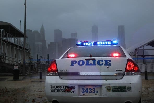 Octubre 29- La tormenta "Sandy" tocó tierra al sur de Nueva Jersey, muy cerca de Atlantic City. El fenómeno provocó olas de hasta 3.7 metros de altura y vientos de 118 kilómetros por hora.