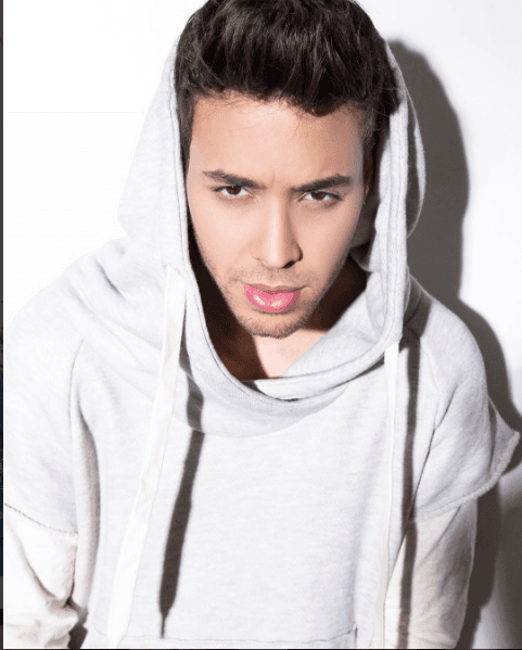 “Yo sin ti ya no valgo nada, como una moneda en la fuente abandonada” – Moneda.