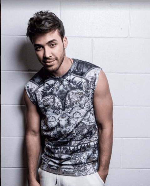 “Hoy vengo dispuesto a quedarme por siempre en tus ojos” – Asalto.