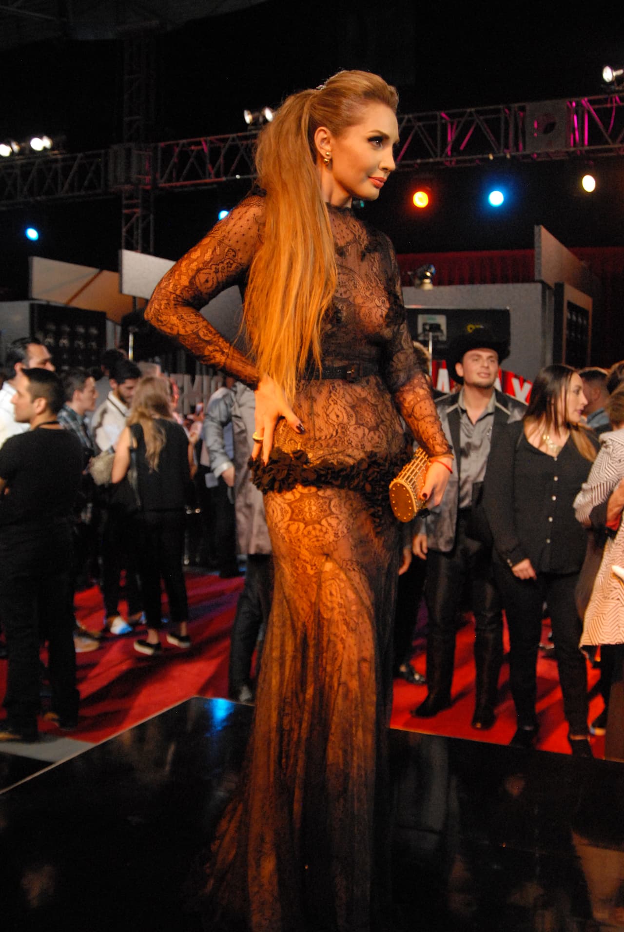 Con besos, piropos y muchas flores, Paty hizo historia en esta fiesta grupera que la recibió con los brazos abiertos.