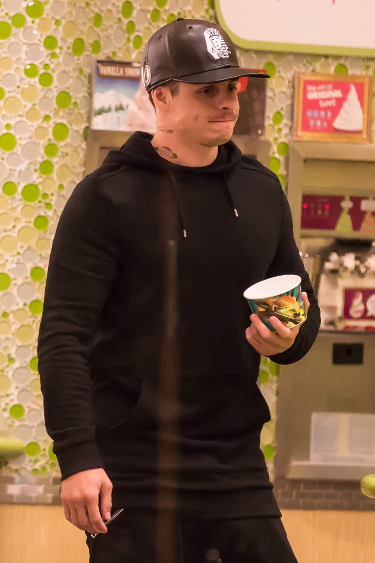 Casper todavía no llenaba su helado.