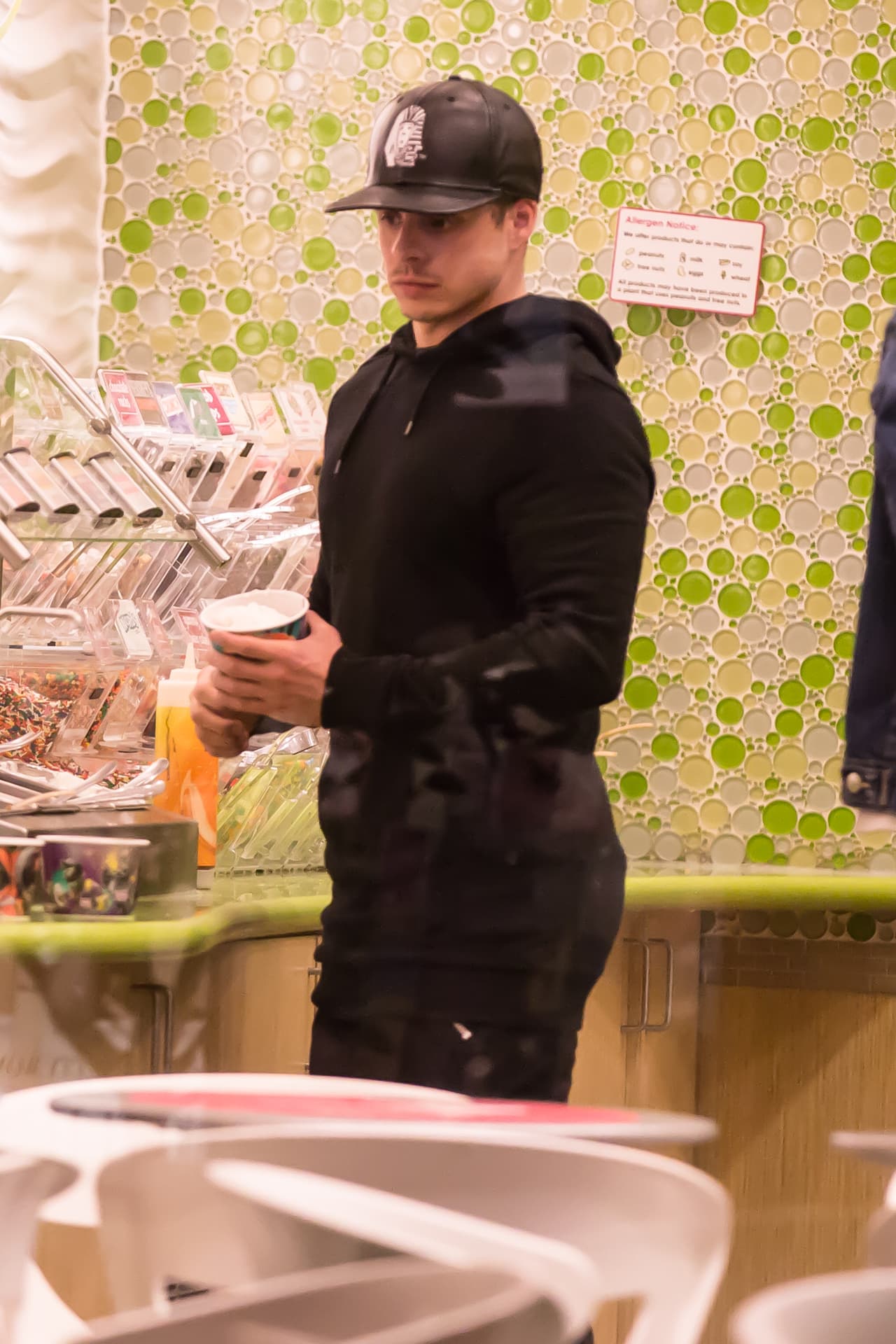 Casper les complació su 'sweet tooth' a los nenes.