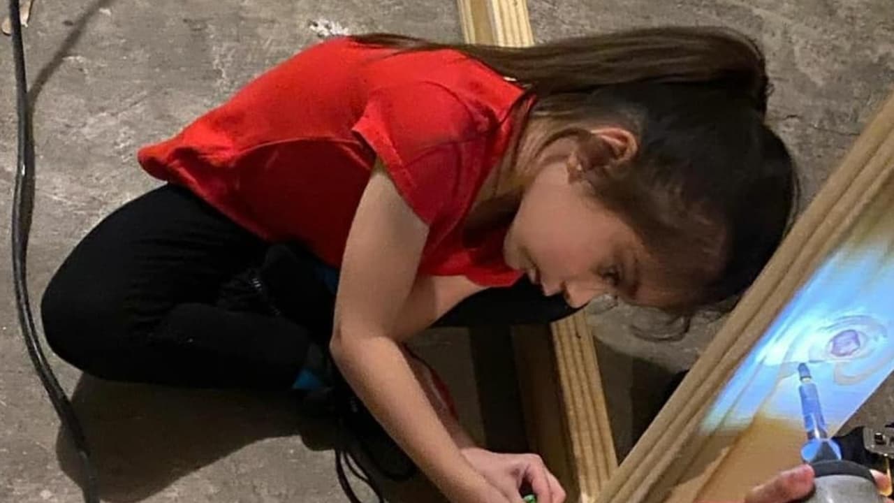 La menor tenía muchos amigos y disfrutaba mucho pintar.