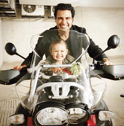 El actor que nos conquistó como Fernando Mendiola en 'La Fea Más Bella', comparte los momentos más extrovertidos junto a su hija.