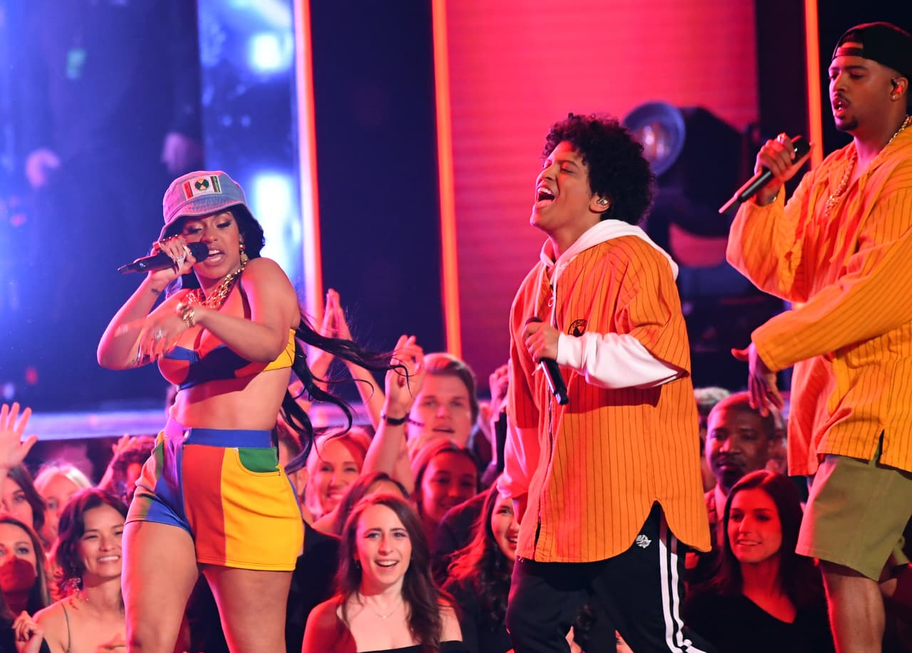 La razón de la cancelación de la rapera está relacionada con permitirle a su cuerpo recuperarse tras dar a luz hace un par de semanas. Kulture, hija de Cardi B y Offset, nació el pasado 10 de julio y es por ello que la talentosa artista con raíces latinas ha deseado cancelar sus compromisos profesionales para pasar más tiempo con su pequeña.
<br>