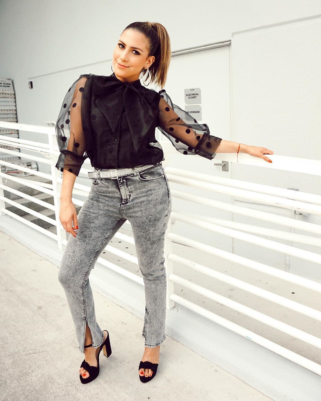 Jessica Rodríguez nos sorprende con looks frescos y juveniles. A sus 26 años tiene carta abierta para vestir tan versátil como lo desee.