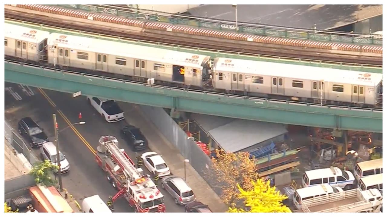 Cerca de 150 pasajeros fueron rescatados de un tren que se accidentó 
