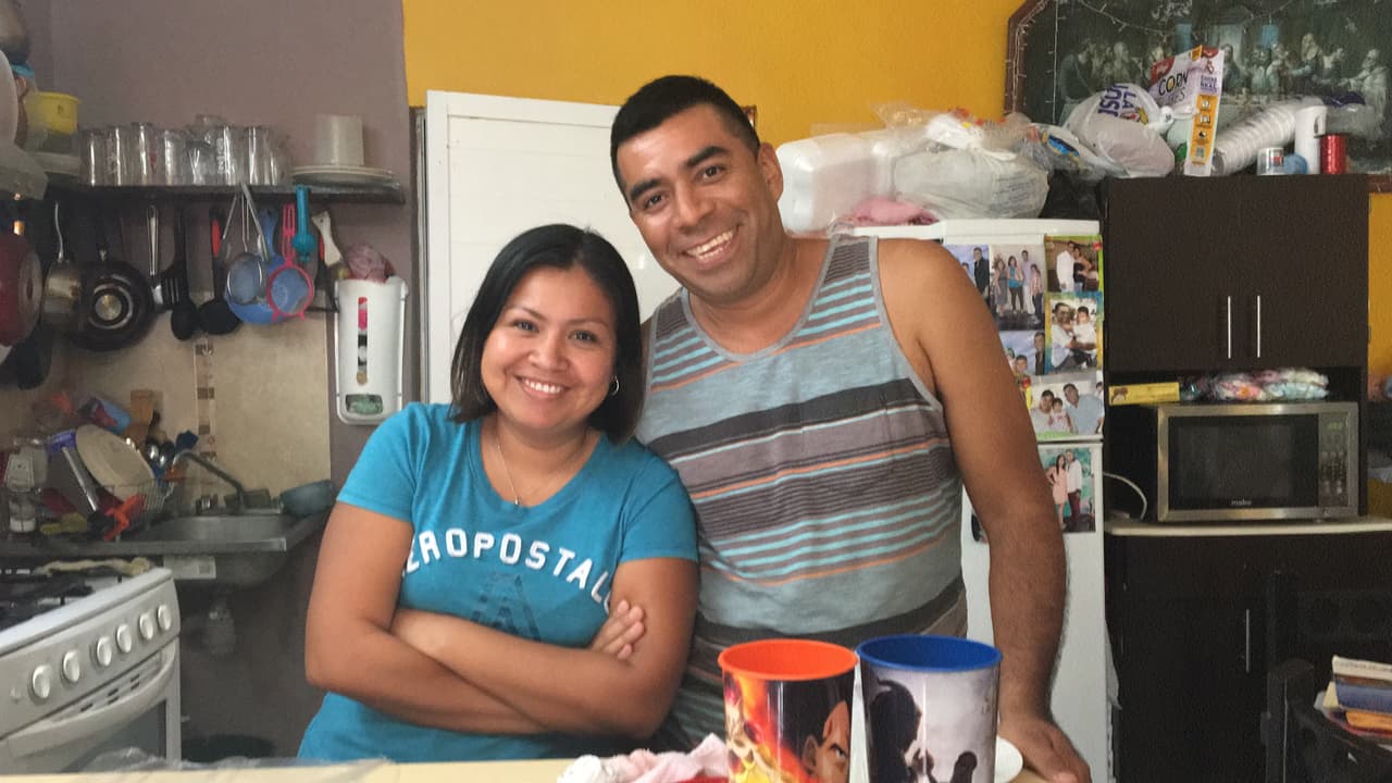 Renato Pestañas y Cindy Solís desconocían que su casa fue registrada como domicilio de la dueña de una compañía fantasma, que ganó 10 millones de dólares en contratos del gobierno de Veracruz.