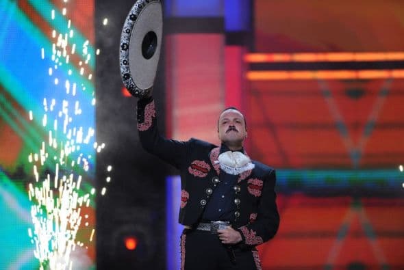 Cuando recibió su Premio a la Excelencia Musical, su presentación fue una pólvora.