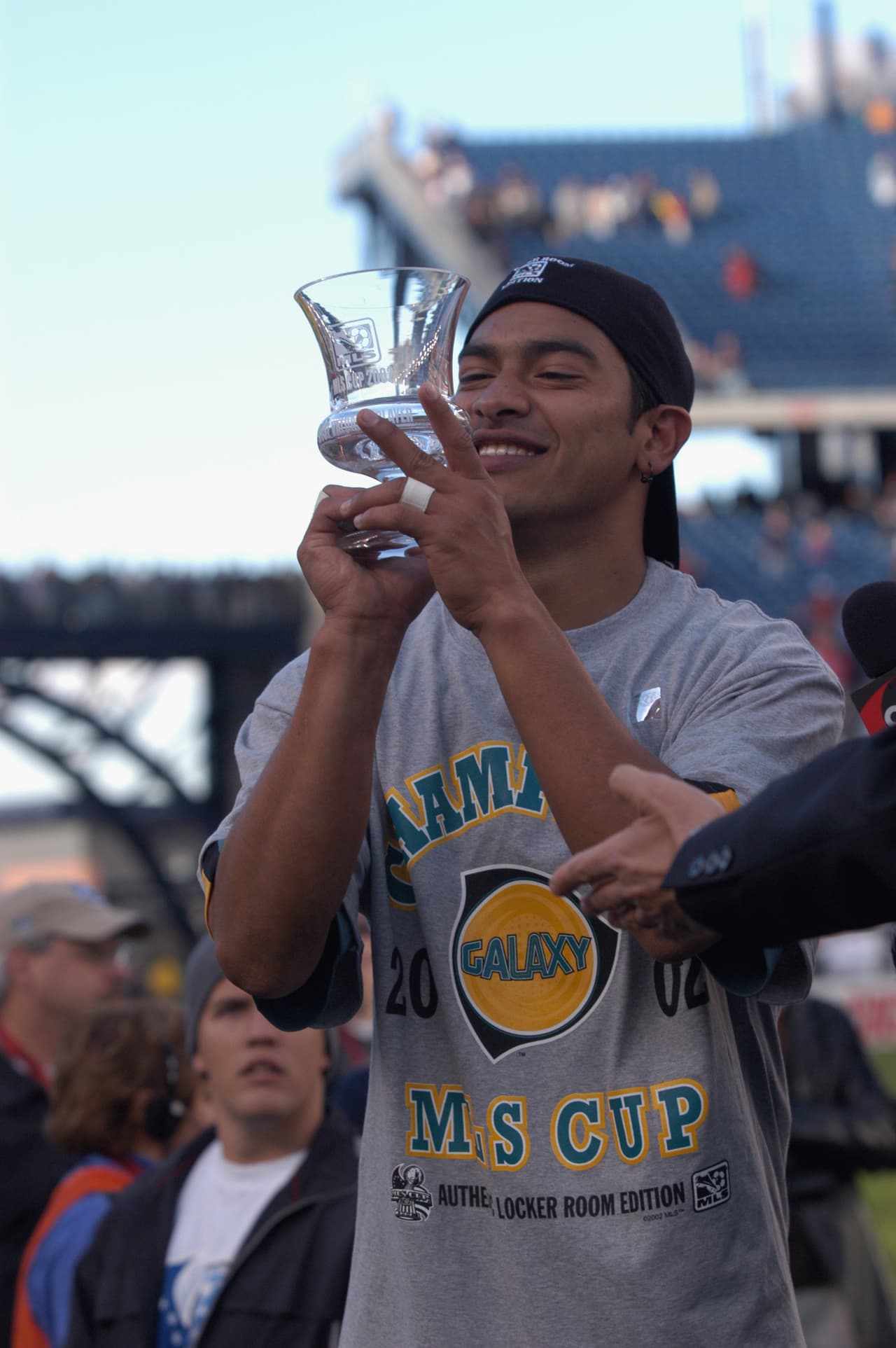 El guatemalteco Carlos Ruiz anotó el gol del título de Los Angeles Galaxy en el 2002 y fue el Jugador Más Valioso de esa temporada. Es el décimo goleador histórico de la MLS.