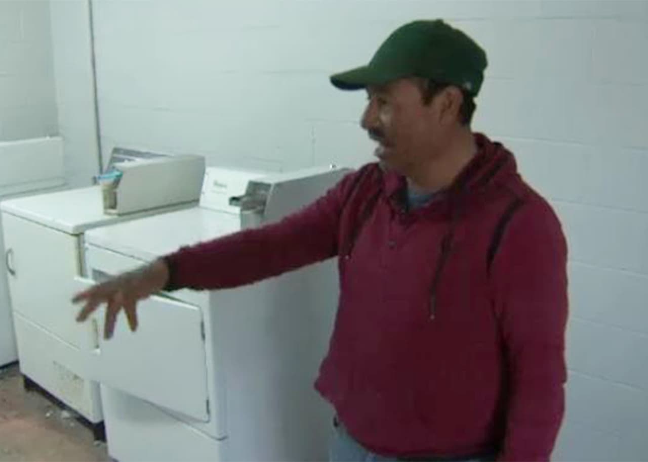 Los residentes reclaman que más allá del alza de la renta, la propiedad no ha sido mantenida desde que llegaron estos nuevos dueños. Alegan que la supuesta razón de que las alzas se deben a "costos operacionales más altos de los esperados" es falsa porque 
<b>no han hecho ningún arreglo que justifique los aumentos.</b>