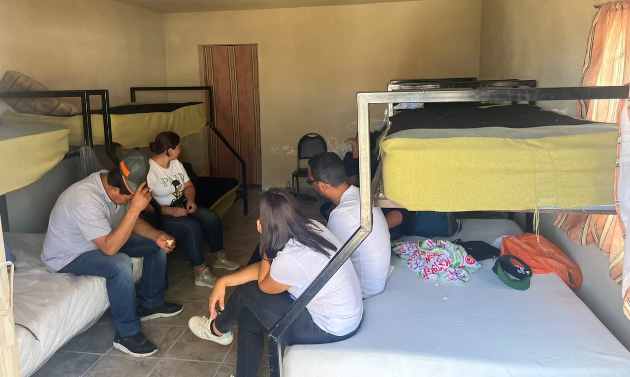 Rescatan a 63 migrantes de varias nacionalidades que habían sido secuestrados en el norte de México