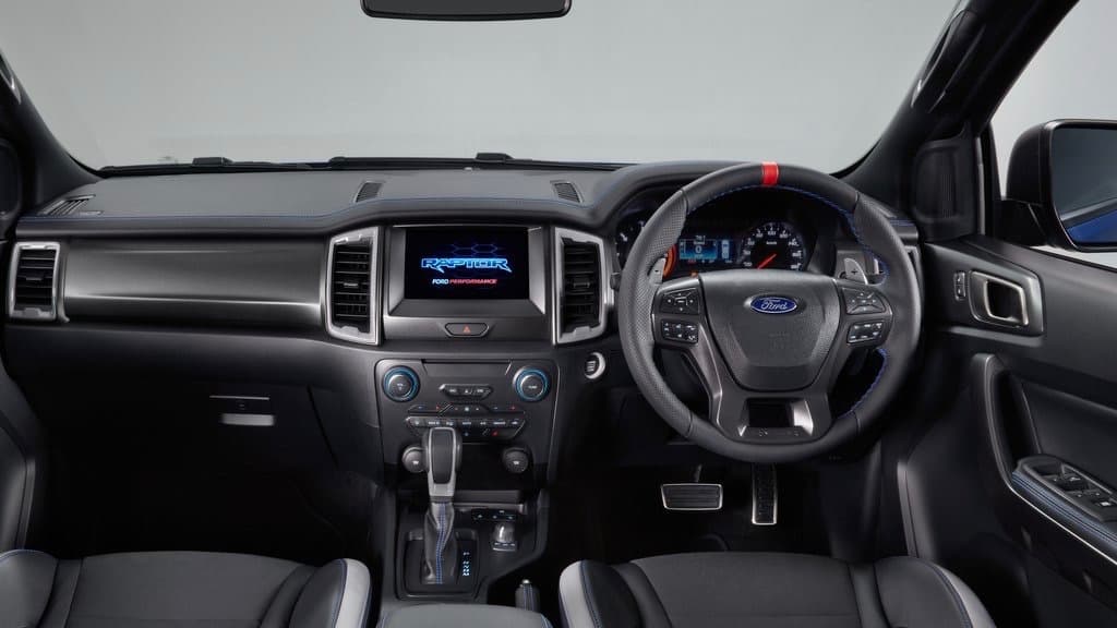 El mercado estadounidense espera a la Ford Ranger Raptor donde sin duda llegará con el volante del lado correcto, para enfrentarse a rivales de la talla de la 
<b><a href="https://www.univision.com/noticias/pruebas-de-manejo/la-chevrolet-colorado-zr2-la-pickup-todoterreno-de-tamano-inteligente" target="_blank">Chevrolet Colorado ZR2</a></b> y 
<b><a href="https://www.univision.com/noticias/a-bordo/toyota-tacoma-trd-pro-2017-prueba-a-bordo-completa-video" target="_blank">Toyota Tacoma TRD</a></b>.