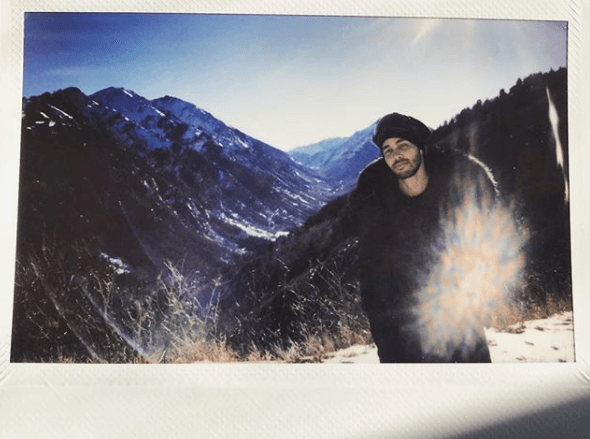 De acuerdo con su cuenta en Instagram, el cantante indicó a mediados de diciembre de 2017 una visita a Aspen, Colorado.