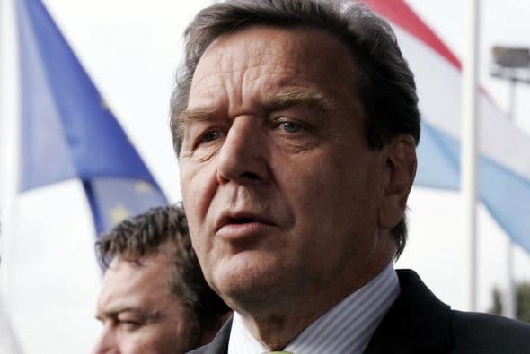 Alemania no quedó excenta de un mandatario fuertemente criticado. Gerard Schroeder, canciller de 1998 a 2005, estuvo vinculado con las políticas del gobierno ruso, entonces dirigido por Vladimir Putin.