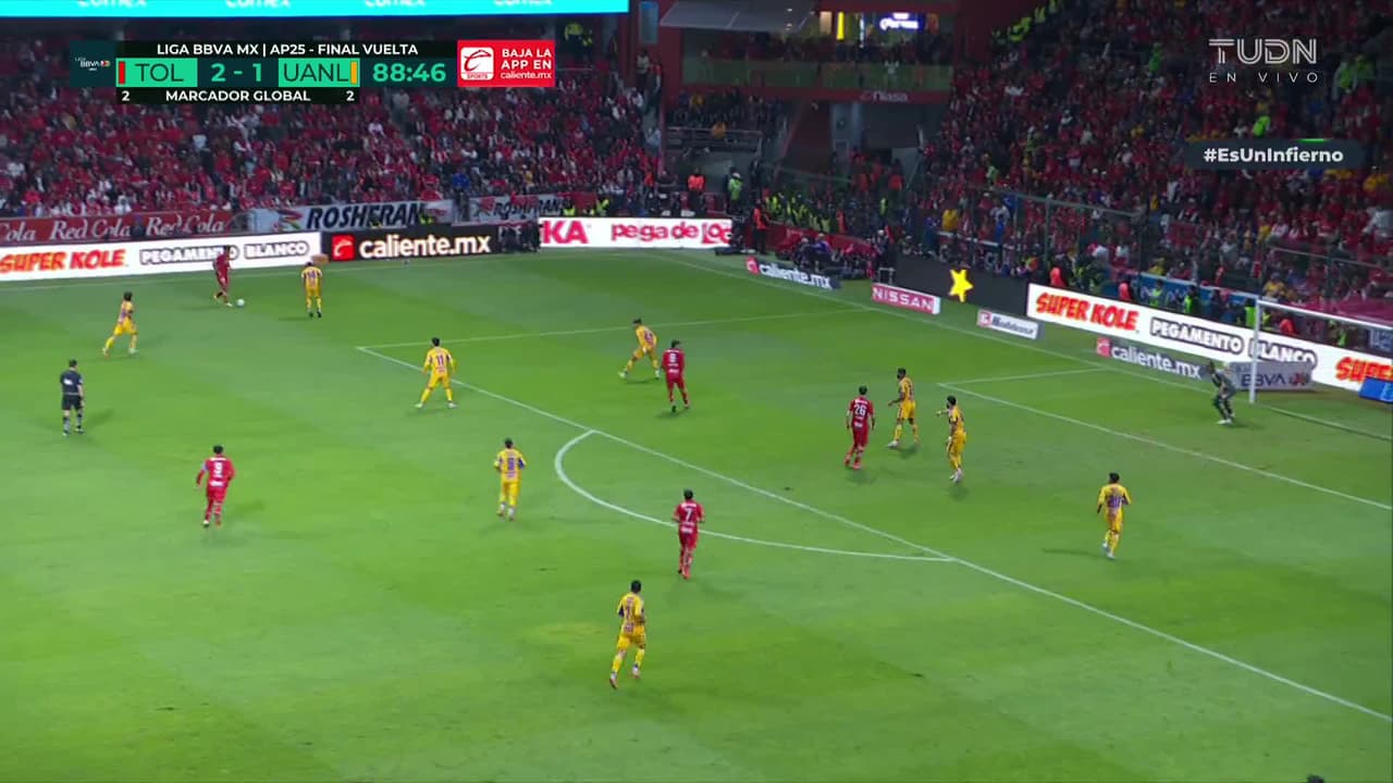 ¡TIRO ATAJADO! disparo por Nicolás Castro.