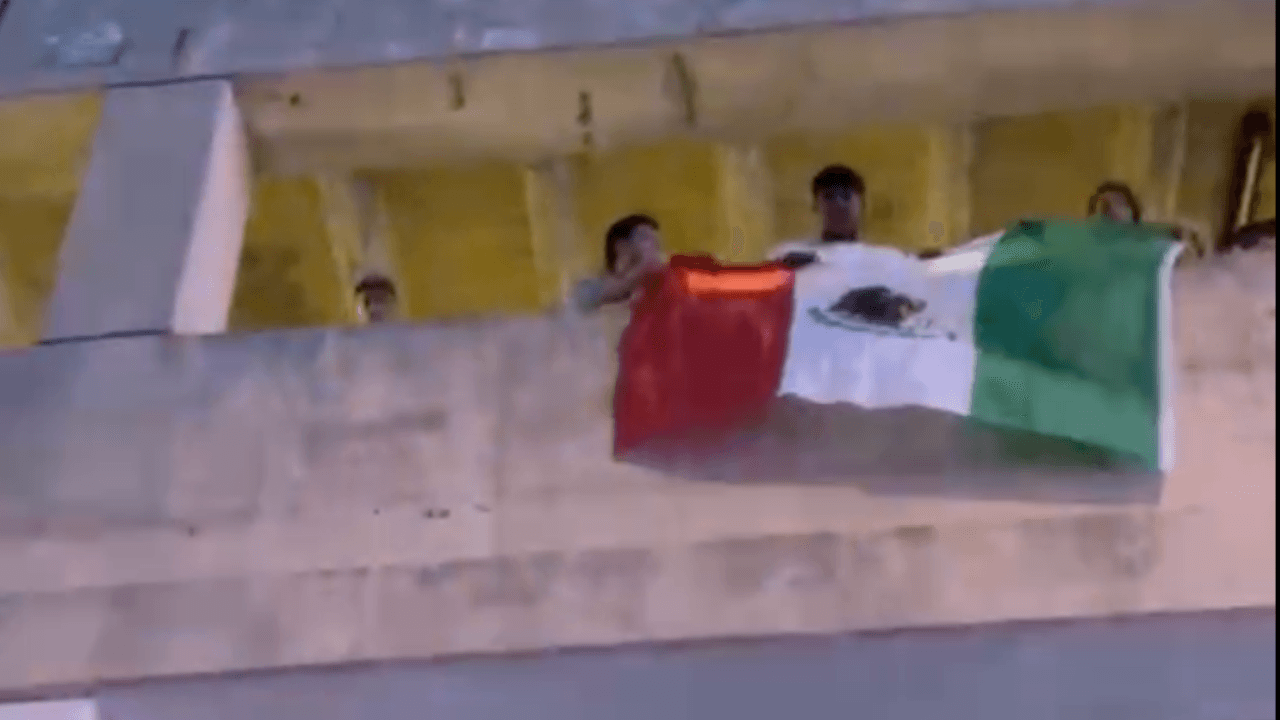 Las autoridades usaron gas lacrimógeno para dispersar a los manifestantes y comenzaron a patrullar en las calles.