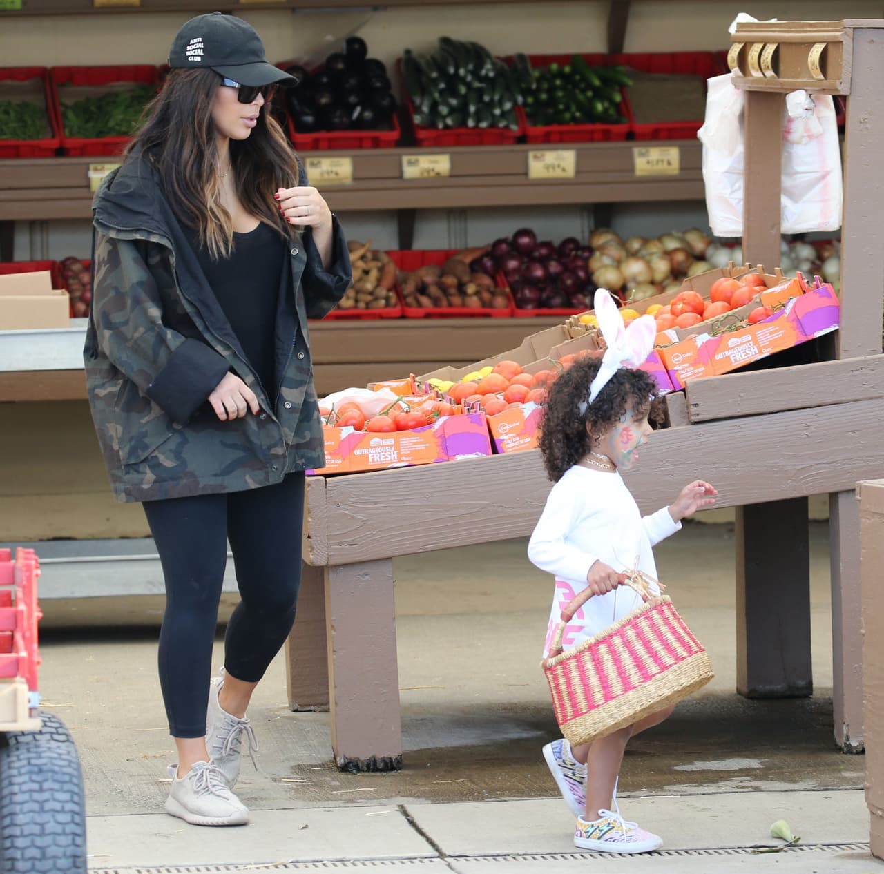 Kim no la perdió de vista ni un momento.