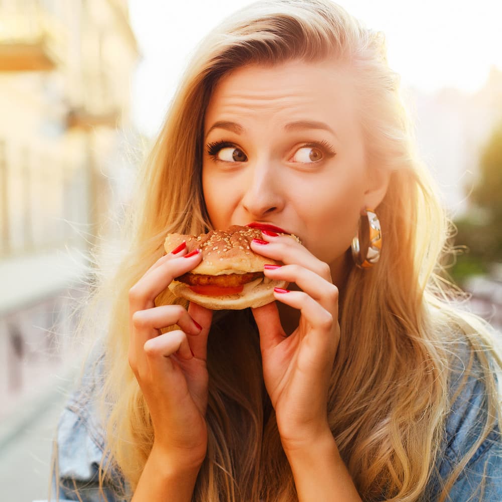 <b>ACUARIO</b>
<br>Serán los primeros en probar algún platillo o producto nuevo, esa dieta que les recomendaron, ese alimento que se puso de moda - pero siempre y cuando sea nutritivo. Si piensan que hay algo que no les conviene, no lo probarán. También por eso pueden enseñar mucho sobre cosas novedosas que mejoren la alimentación de amigos y familiares.