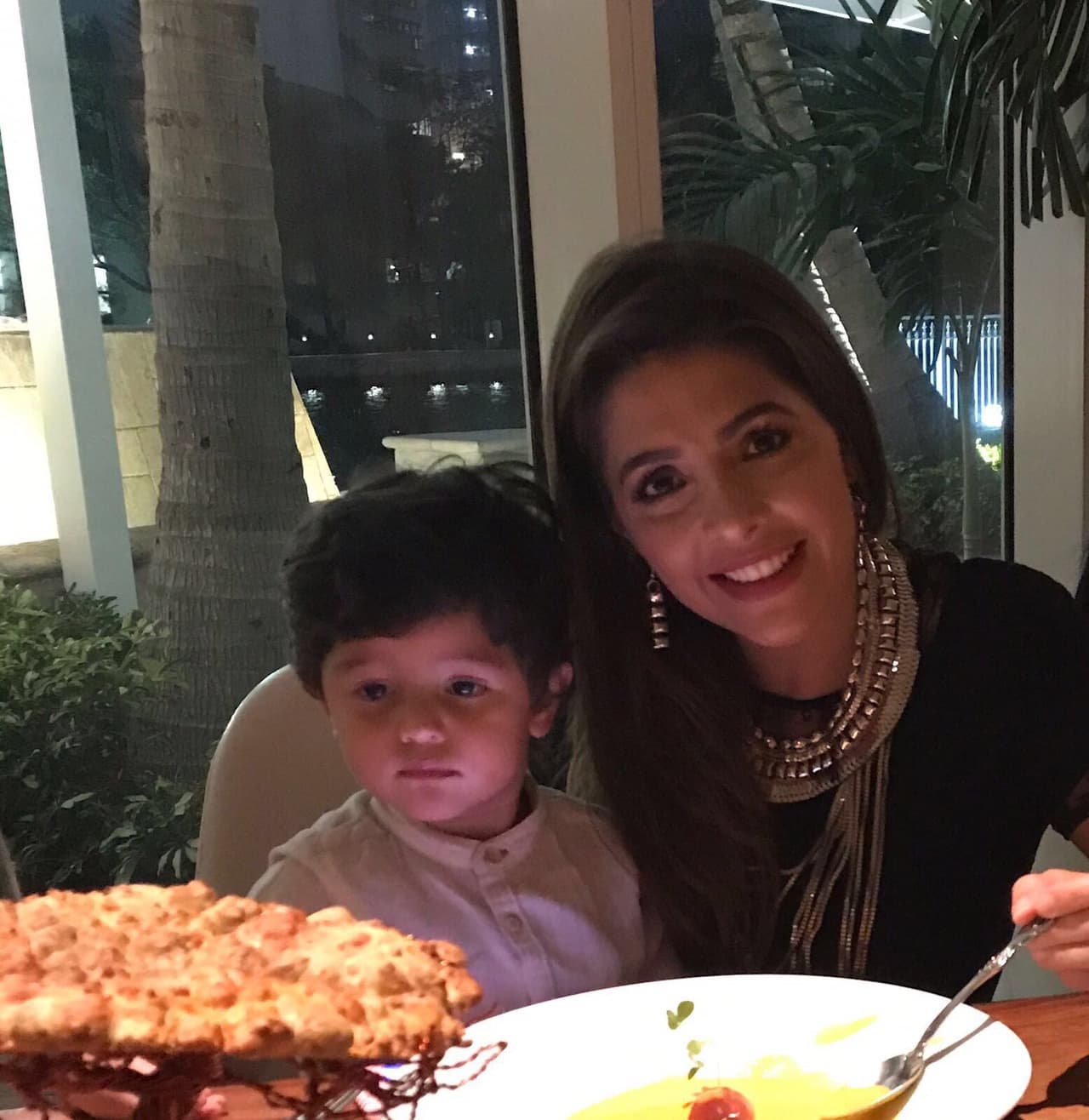 Todo estuvo delicioso y ella se dejó consentir en este día especial.