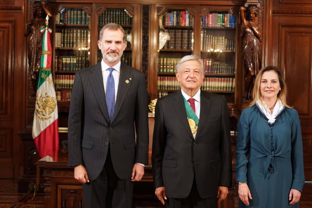 En dicho acto hubo importantes personalidades, una de ellas fue el rey de España Felipe VI.