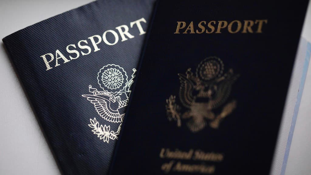 El pasaporte de EEUU cae a su lugar más bajo en 20 años entre los más poderosos de 2025