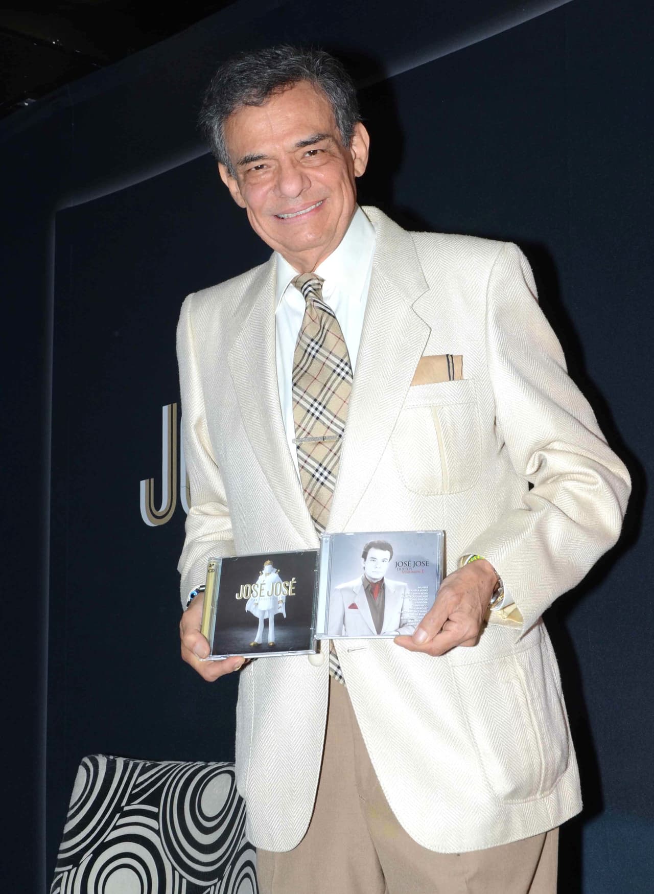 Con 55 años de carrera y millones de discos vendidos, José José se ha convertido en una gran leyenda que todos recordarán. 
<br>