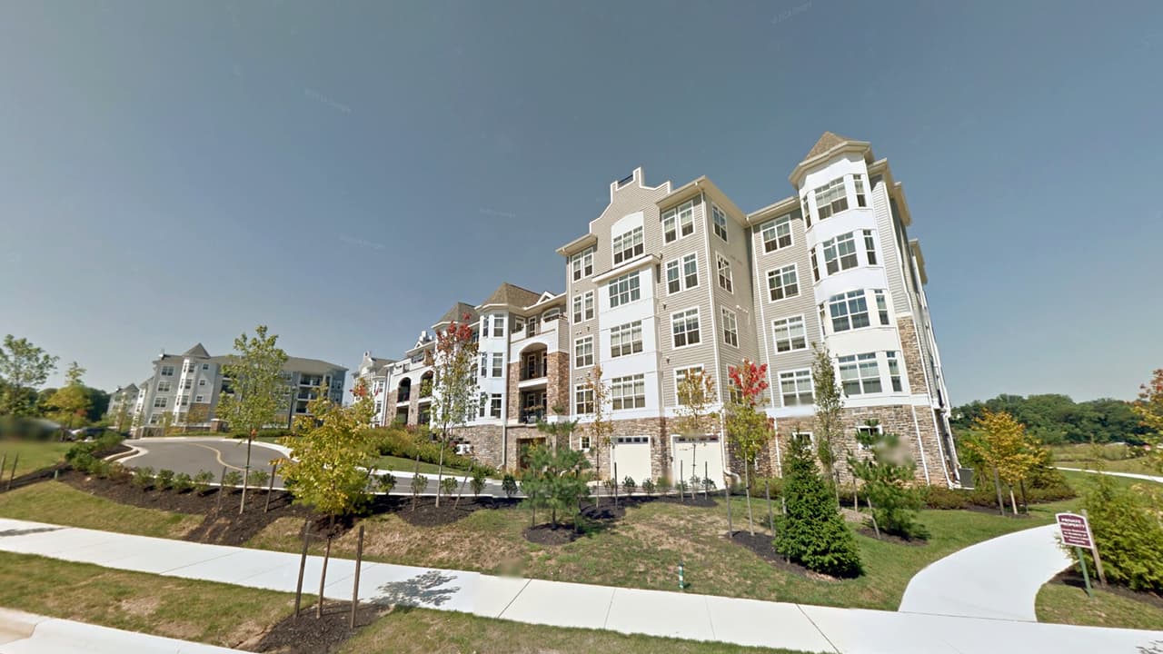 <b>Maryland: Pikesville.</b> 
<b>– Obtuvo 71.57 de 100 puntos dentro de las mejores ciudades de clase media para vivir.</b> Es una zona de suburbios del condado de Baltimore, que cuenta con una muchos parques públicos y cafeterías. El índice de delincuencia es bajo y sus escuelas se encuentran en un rango superior al del promedio.